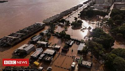 Inundações no Rio Grande do Sul: moradores de Porto Alegre lotam abrigo enquanto chuva volta a cair no Estado