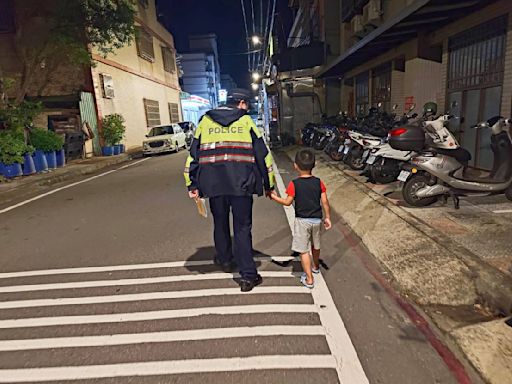 7歲童深夜迷路急哭 大園暖警助返家