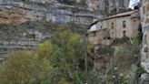 Así es Orbaneja del Castillo, el 'pueblo-cascada' que conquista a las redes y al 'National Geographic'