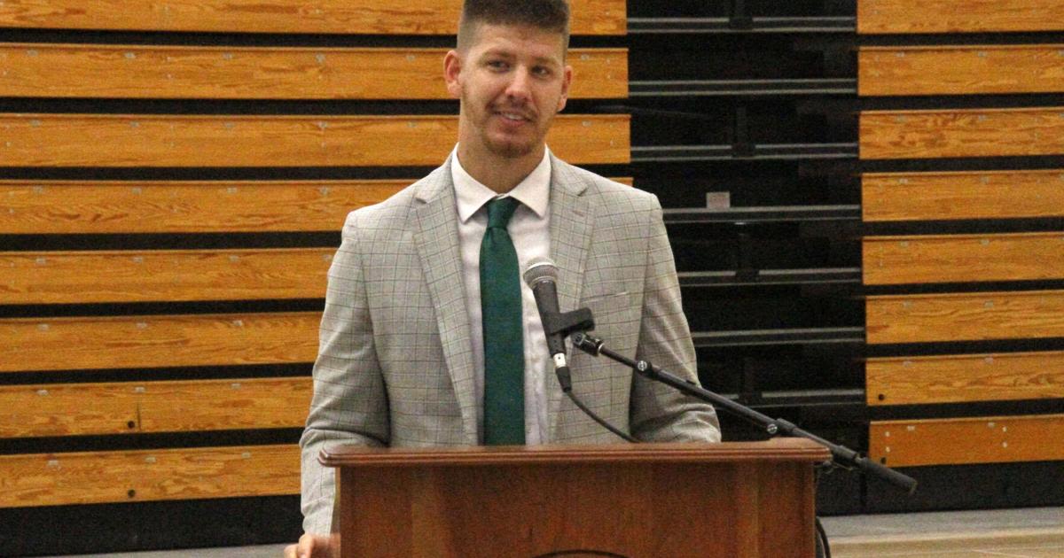 John Wood introduces Dahl as new men's basketball head coach