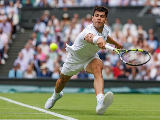 Alcaraz vai às quartas em Wimbledon e iguala marca de Nadal - TenisBrasil