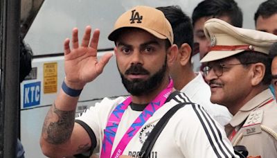 World Cup Winner Virat Kohli Spotted at London Airport, Clicks Selfie With Fan - News18