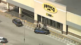 Un niño resulta baleado tras tiroteo en el estacionamiento de un mall en Lauderhill