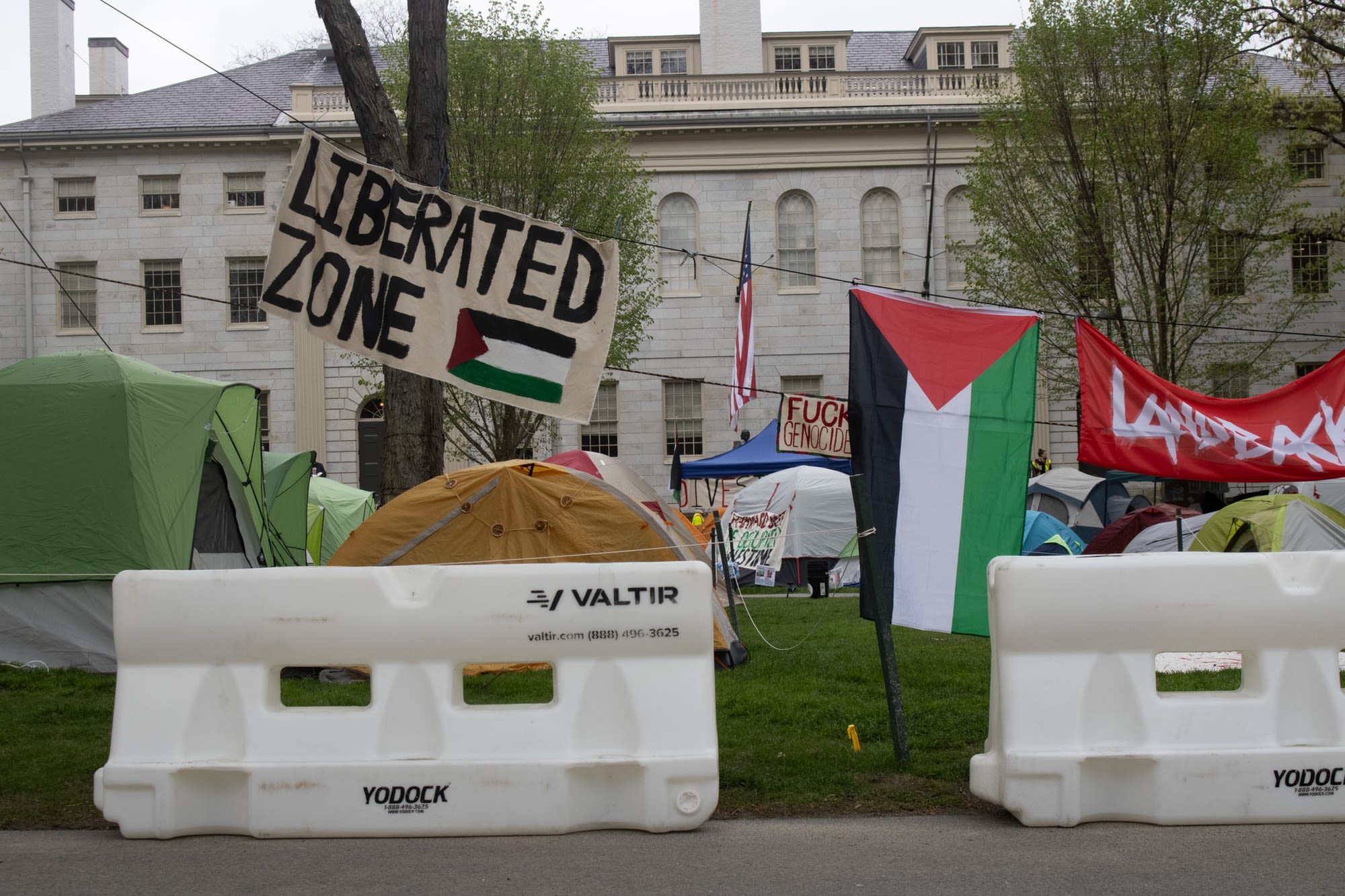 More Than 180 Harvard Faculty Sign Letter Urging Garber to End Pro-Palestine Encampment | News | The Harvard Crimson