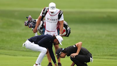 Akshay Bhatia loses ball down the drain, but holds the lead at the Rocket Mortgage Classic