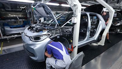 China Hints at 25% Levy on US, EU Cars as Probe Deadline Looms