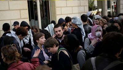 Policía francesa retira a estudiantes propalestinos en universidad de París
