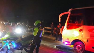 Trágico accidente en Soacha: choque entre dos motos, un ciclista y un bus dejó 2 muertos