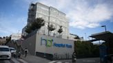 El hospital Clínic de Barcelona recula y mantendrá operativas las urgencias de la clínica Plató en agosto