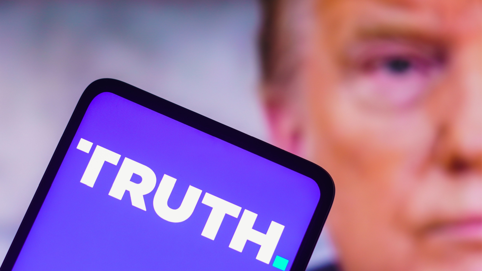 DJT Stock Alert: Truth Social Keeps Losing Users