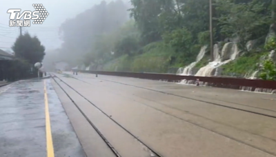 雨量破千！奮起湖車站軌道被水淹 阿里山暴雨嚇跑遊客、店家歇業