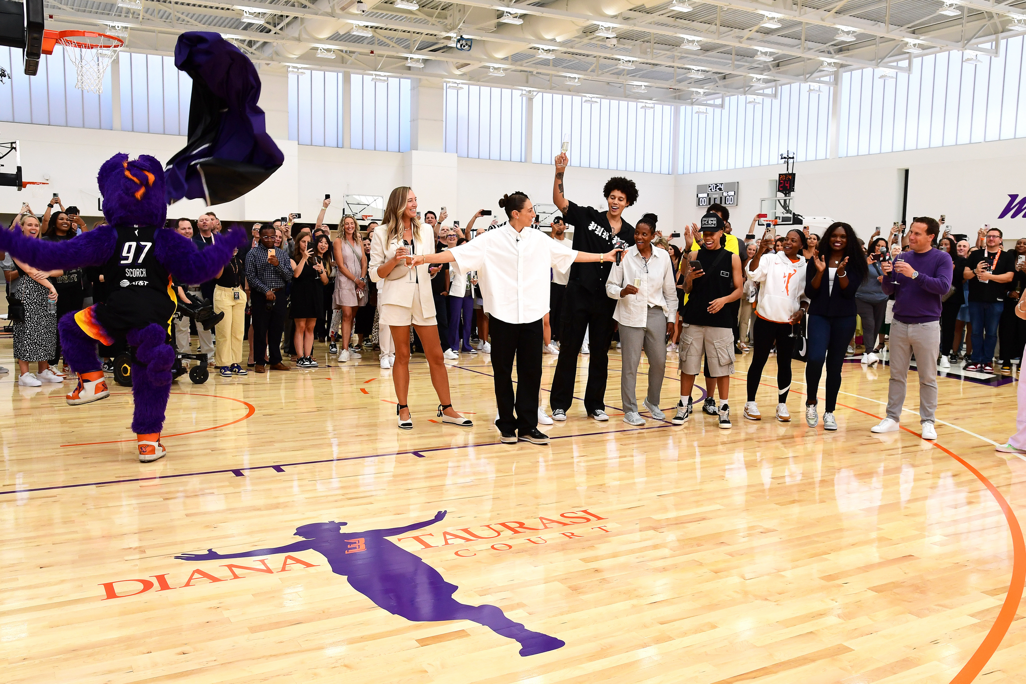 Phoenix Mercury debuts new practice facility, the 'Diana Taurasi Court' to honor the UConn great