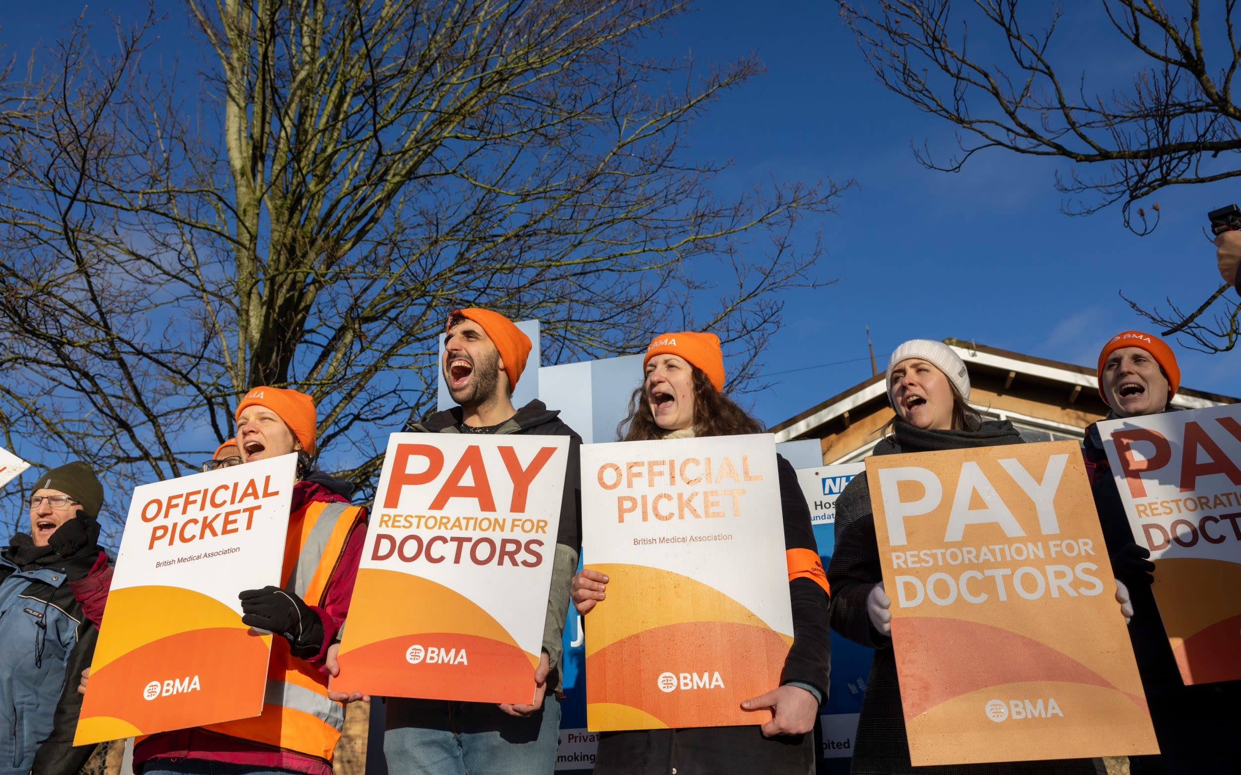 Junior doctors threaten winter strikes if Labour rejects 35pc pay rise