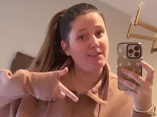 Tori Roloff shows off her fit figure in skintight leggings after giving birth