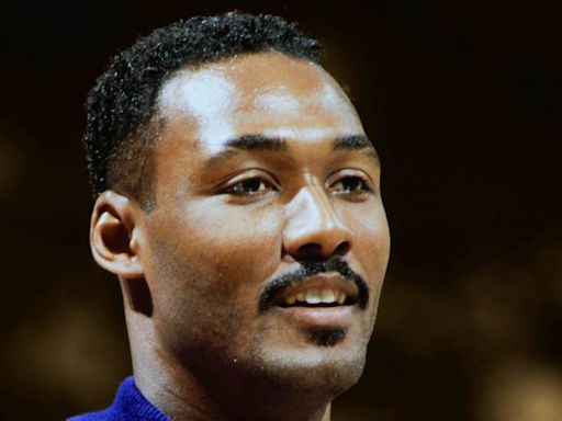 Mavs GM on why they passed up on Karl Malone in the 1985 NBA Draft: "Oakley is a man, Malone is half a man"