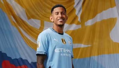 Manchester City apresenta Savinho como novo reforço