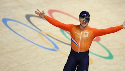 Cycling-Netherlands 'bullet train' powers to team sprint gold