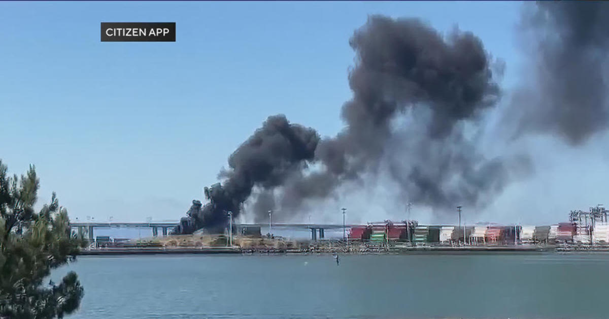 Fire at Port of Oakland spreads dark smoke plume around the bay