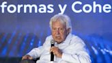 Felipe González lamenta que "la democracia está en retroceso" en una época difícil