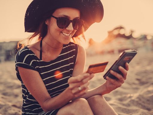 Big travel company gives Brits free mobile phone roaming on holiday this summer