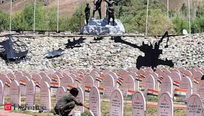 25 yrs of Kargil war: IAF recalls 'Op Safed Sagar', pays homage to fallen heroes - The Economic Times