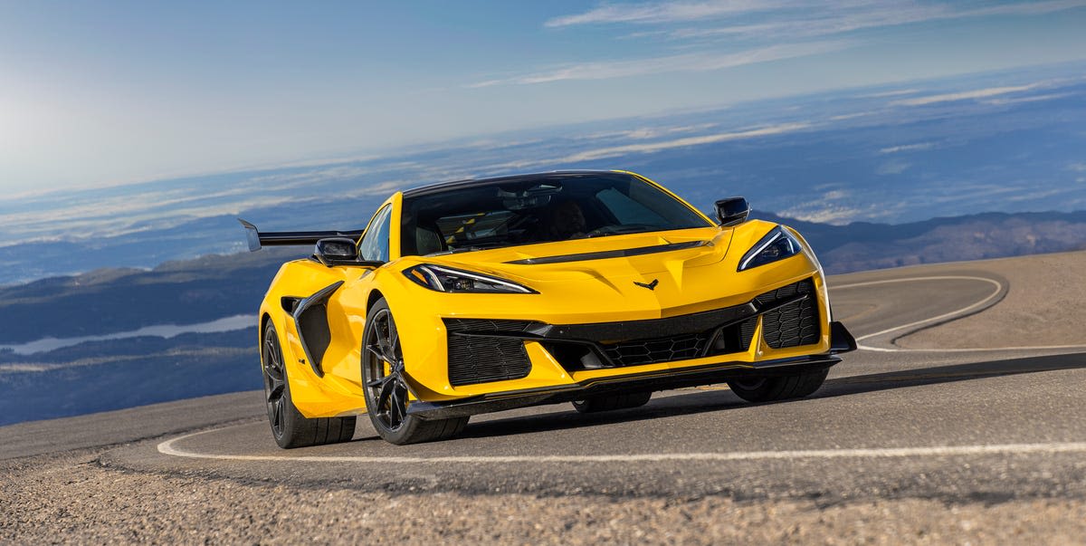 2025 Chevrolet Corvette ZR1 Is a 1,064-HP Monster