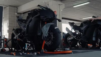 La KTM 990 RC R está a punto de caramelo: Almería y Castellolí son testigos de la última fase de desarrollo de la hiperdeportiva austriaca