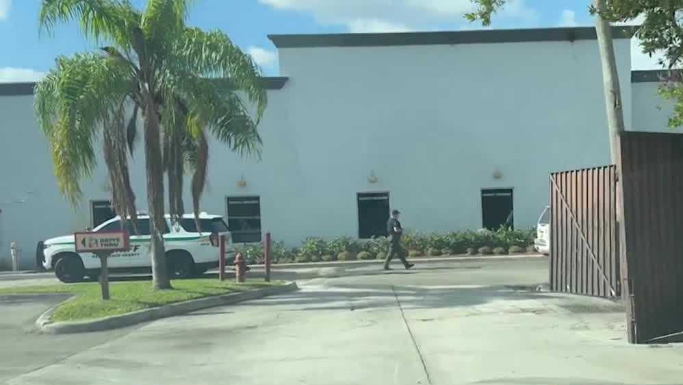 Man with shopping cart of guns killed by deputy in Lake Worth