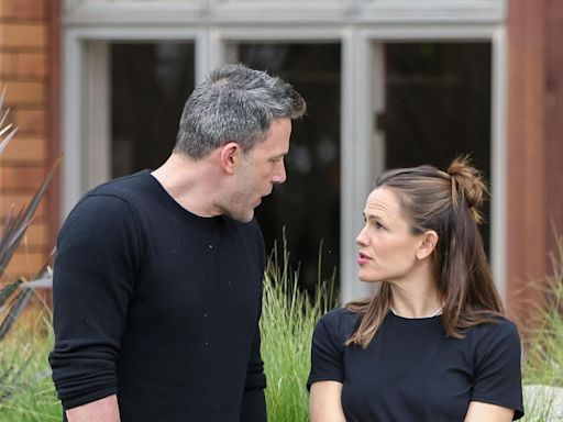 Here's How Jennifer Garner Feels About All These Ben Affleck and J.Lo Divorce Reports