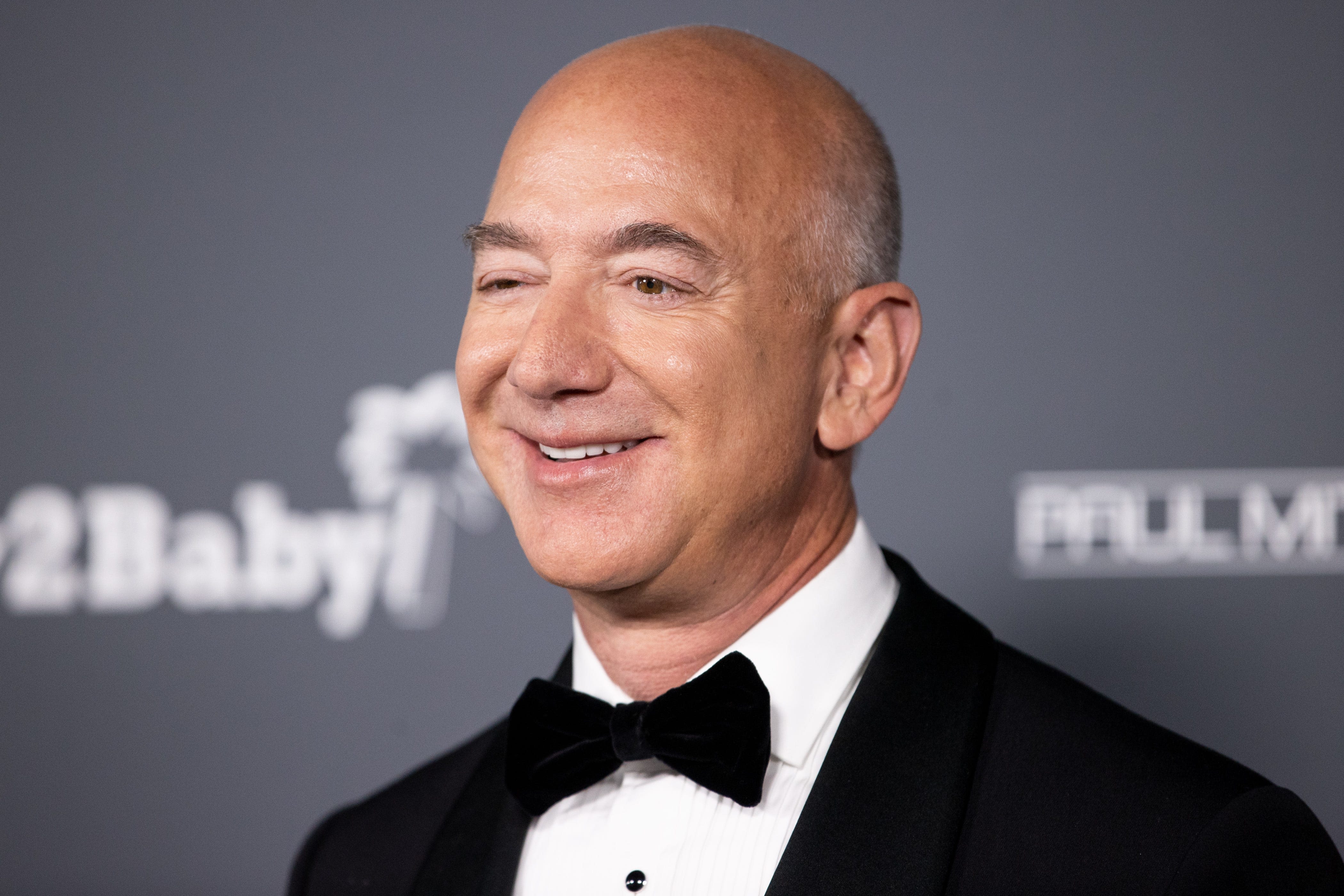 Former owner of Jeff Bezos' 2nd Florida home sues real estate company over the sale. Here's why