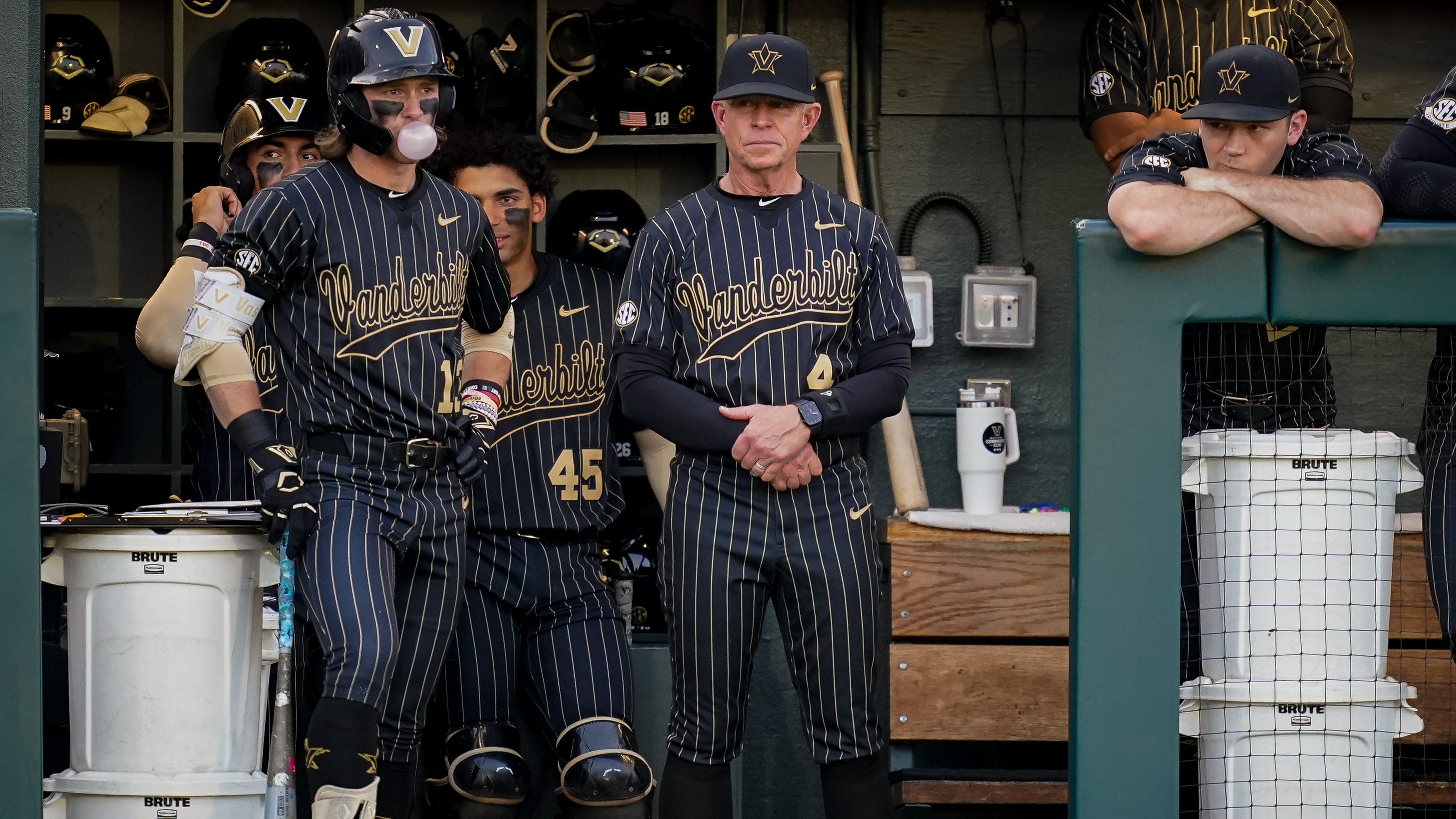 What happened between Tennessee baseball and Vanderbilt with fifth-inning warnings