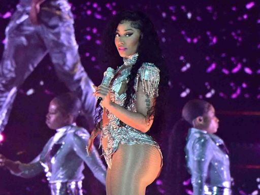 Nicki Minaj reacts to wardrobe malfunction mid-concert: 'My whole boob was out'