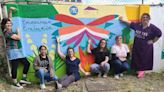 Un mural en solidaridad con las salvadoreñas adorna la Casa de las Mujeres de Pamplona