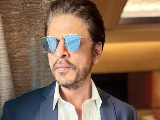 ‘Not a big deal,’ says Shah Rukh Khan fans as man shares video of SRK using teleprompter for hosting IIFA Awards. Watch