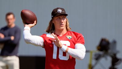 QB Trevor Lawrence and the Jaguars agree to a 5-year, $275M contract extension, AP source says