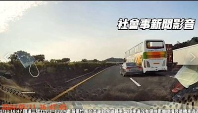 遊覽車國道變換車道擦撞轎車肇逃 警通知駕駛到案將罰款扣照