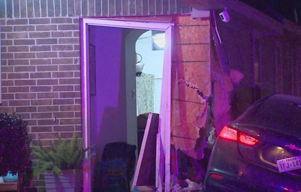 Deadly shooting ends with car crashing into Fort Worth home, police say