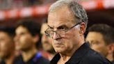 Con tan solo tres defensas ‘el Loco’ Bielsa intentará frenar a los goleadores de la selección Colombia