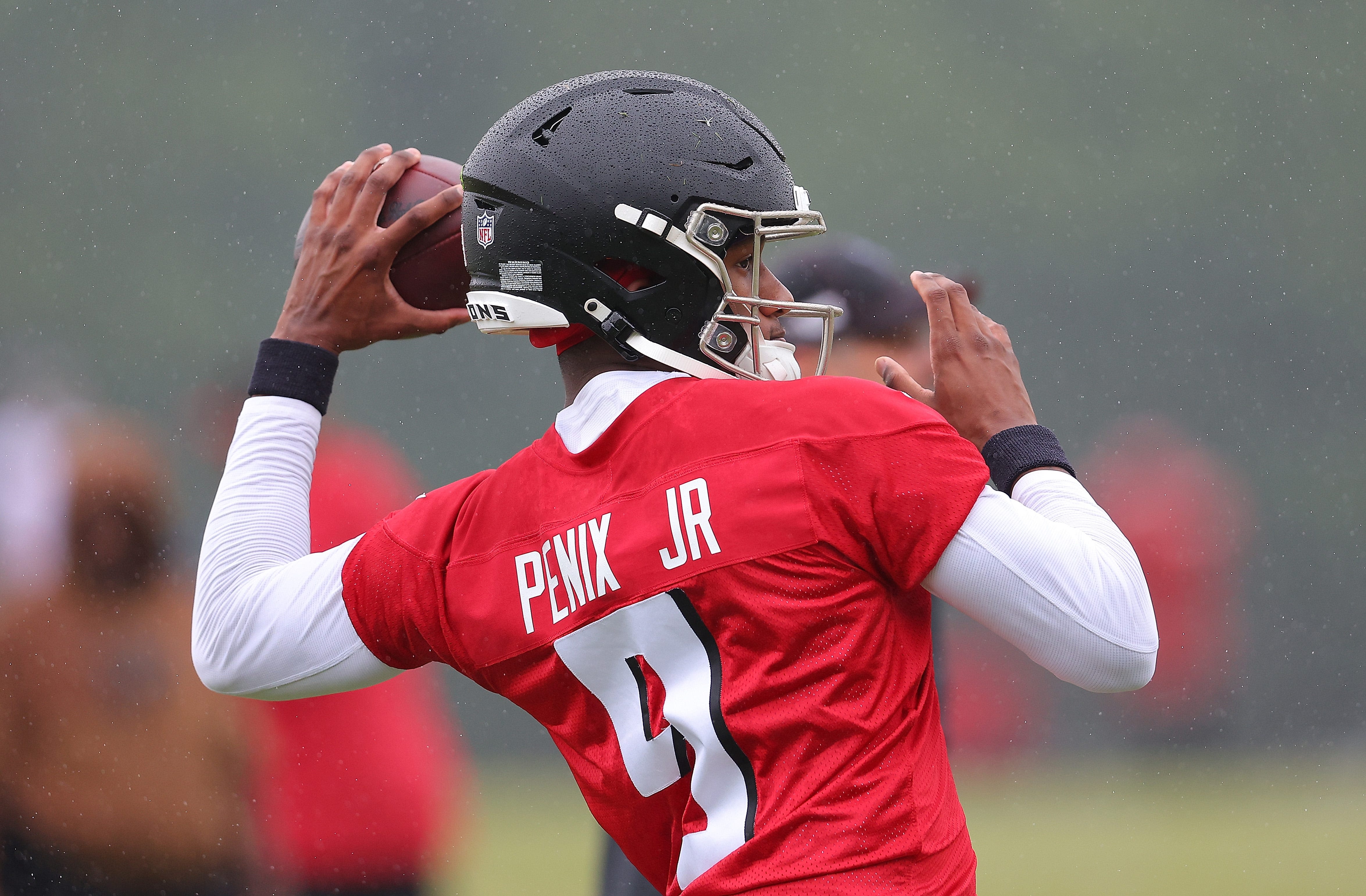 Michael Penix Jr. impresses Falcons fans at Saturday's open practice