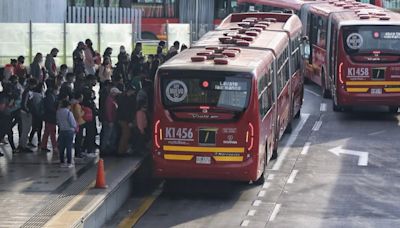 Mujer disfrazada de estudiante de enfermería fue capturada por hurtar celulares en Transmilenio