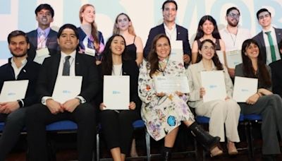 Otorgan becas a jóvenes para estudios de posgrado en el extranjero