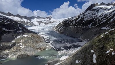 Melting glaciers cause Switzerland and Italy to redraw land borders