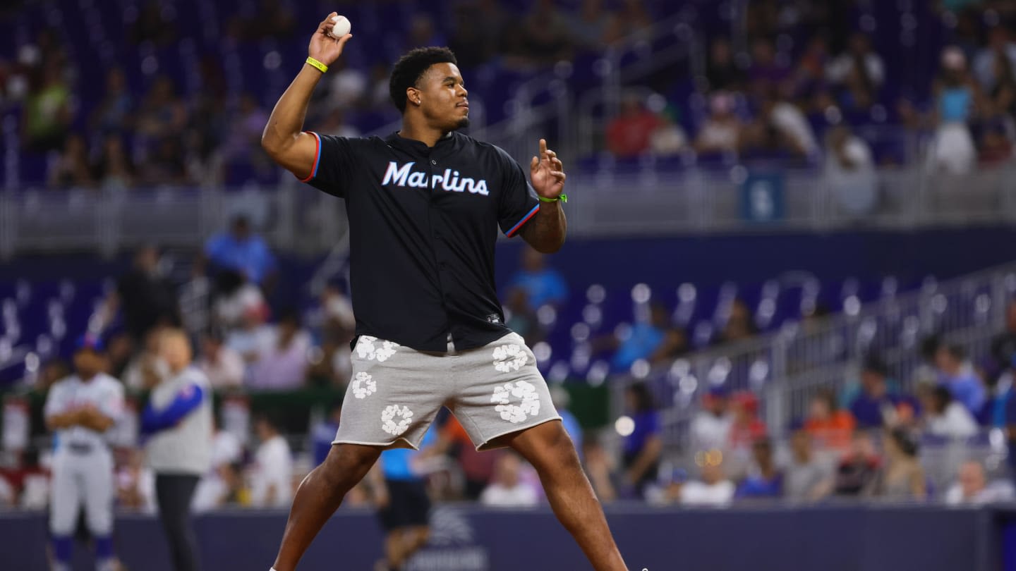 Miami Dolphins' First-Round Pick Chop Robinson Throws Out First Pitch at Marlins Game