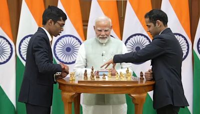 Watch: PM Modi enjoys Pragg vs Arjun chess game, hosts Olympiad winners