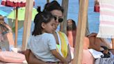 Las tiernas imágenes de Eva Longoria y su hijo durante sus vacaciones en su refugio marbellí