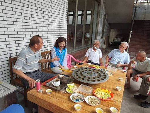 廢棄紅豆餅烤盤再利用 三芝智成忠義宮創「老人共茶」打造五共服務