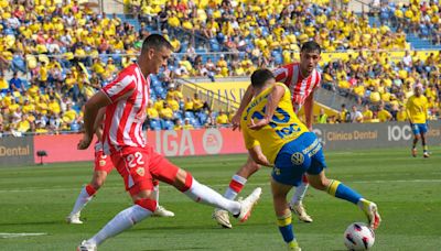 César Montes permanecerá en Almería pese a ofertas de la Liga MX