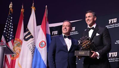 La Nación / Santiago Peña recibe el premio “Champion of Freedom” en EE. UU.