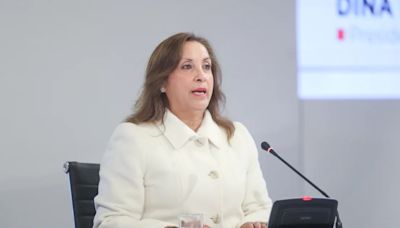 Dina Boluarte condecoró a juez cuya sala decidirá si presidenta recibe S/239 mil del Reniec