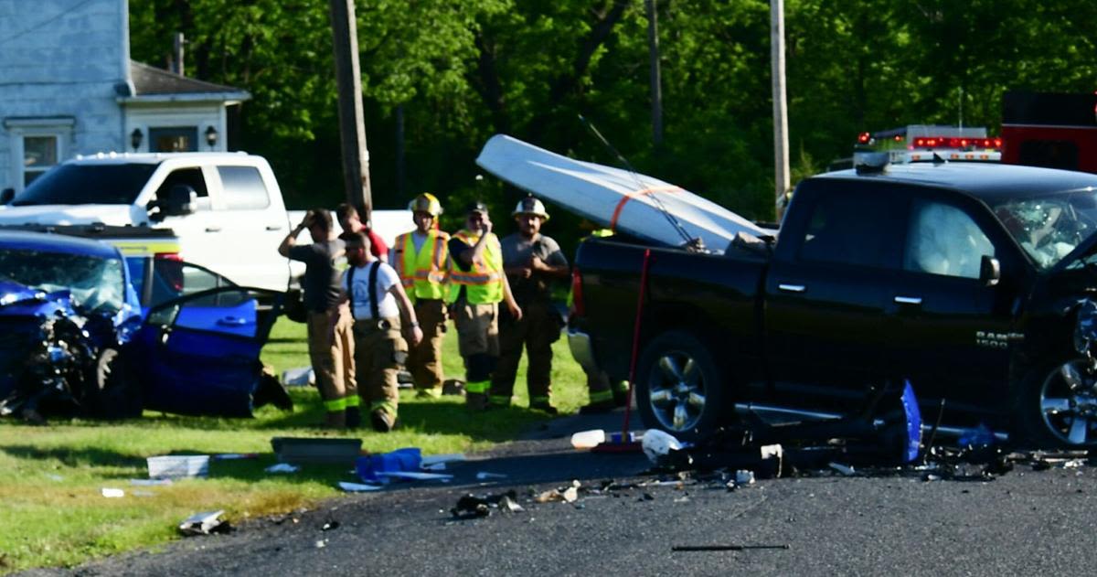 Truck, car involved in apparent head-on crash in Mahoning Twp.